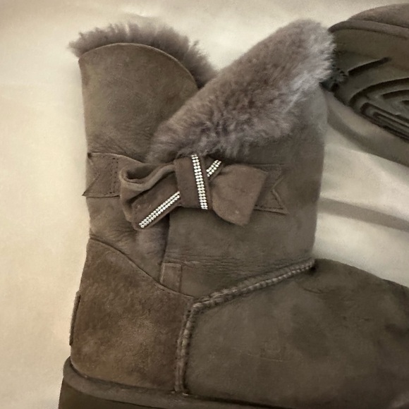 Ugg grey boots Sz 10 - Picture 3 of 7